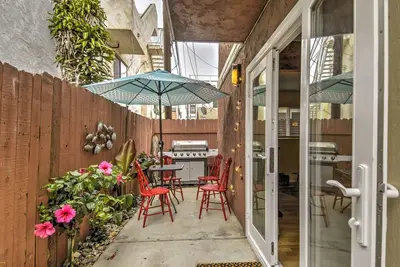 Image de Oxnard Apt avec Patio-1/2 Mi. de la plage de Silverstrand