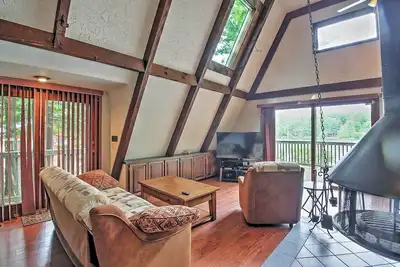 Image de Confortable A-Frame Centre Barnstead House sur le lac Locke!