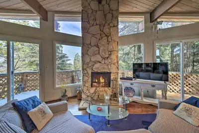 Image de Chalet w / Mtn Views, 2 Mi. Ă la ville et au lac Arrowhead!
