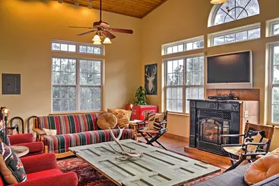 Image de Chalet Ruidoso calme - 10 minutes du lac Grindstone!