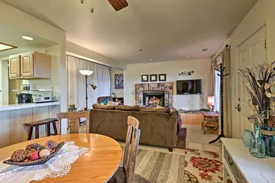 Image de Condo confortable Stateline avec bain à remous communautaire et vues!