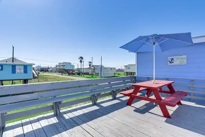 Image de Promenade de Freeport Beach House Ă Surfside Beach!