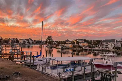 Image de K1552 BeachBumz. Grande maison au bord du canal avec piscine communautaire!