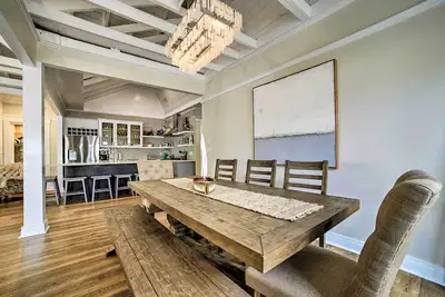Image de Maison de ville rénovée de charme Avalon, à pied de la plage!