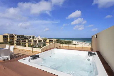 Image de Beachfront - Eagle Beach - Oceania Resort - Condo Royal Penthouse 3br - Bc352