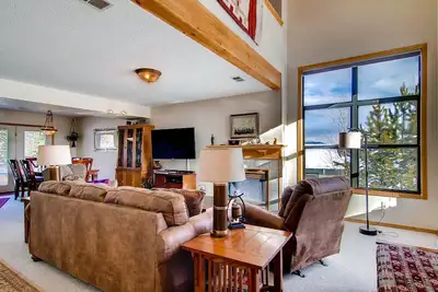 Image de Maison de montagne avec grande terrasse, bain à remous privé, et parfait pour Toutes les saisons