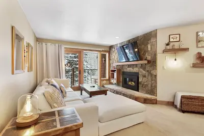 Image de Condo Breckenridge récemment rénové, à un pâté de maisons de l'historique rue Main!