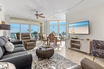 Image de Extraordinaire et détaillée salle de bains principale Cuisine & amélioré! Extravagantes Vues du Golfe avant! !