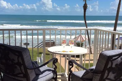 Image de Magnifique vue du lever du soleil de cette unité Direct Ocean Front / Corner!