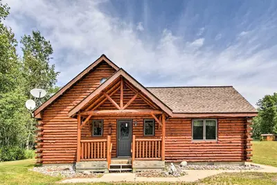 Image de Rapid River Log Cabin w / Loft sur 160 hectares pittoresques!