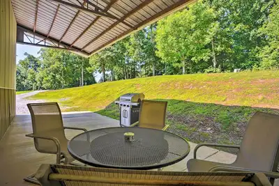 Image de 3. 5-Acre Gilbertsville Apt sur le lac Kentucky avec quai