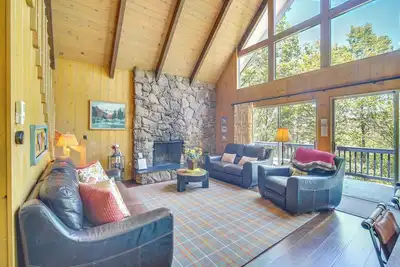 Image de Lake Arrowhead House - 5 minutes Ă pied du lac!