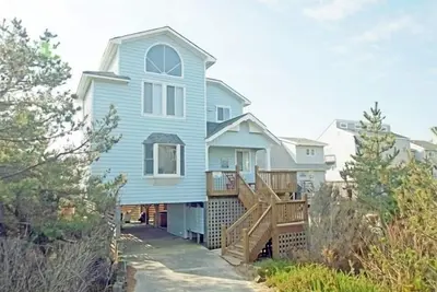 Image de Piscine privée, bain à remous, Wifi, Fantastique Oceanviews, les étapes Juste pour la plage.