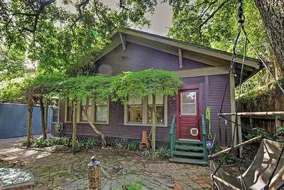 Image de Cozy Houston Home w \/ Yard Near Downtown Attractions