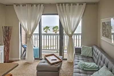 Image de Condo 1br Corpus Christi avec terrasse et vue sur le golfe!
