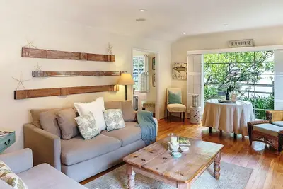 Image de 3511 La Casa Fina ~ Design intérieur époustouflant ~ Promenade dans le centre-ville de Carmel