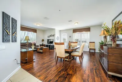 Image de 3 chambres 2 salles de bain haut de gamme Lakeview l 1002