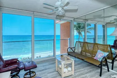 Image de Vue directe sur le golfe depuis le 3ème étage avec ameublement neuf, embarcadères gratuits et WiFi