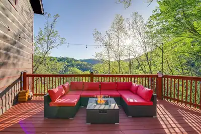 Image de Cabine 2br Pigeon Forge avec piscine intérieure!