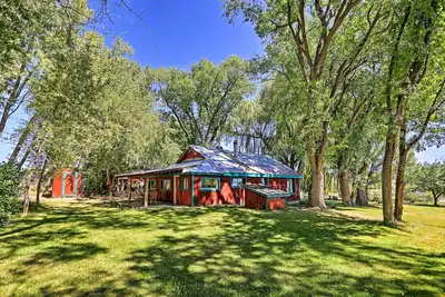Image de Peaceful Durango Farmhouse w / Backyard Patio + Gazebo