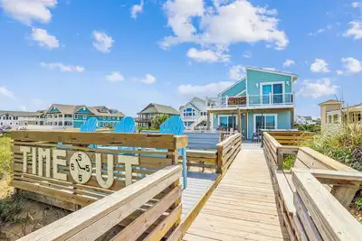 Image de Oceanfront Charmer- 4 Re, bain �� remous, terrasse bordant l'océan, Dog Friendly and Views!