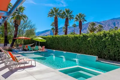 Image de Glass & Steel House - Lisez les avis! Marchez en ville!