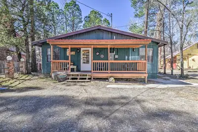 Image de Riverfront Ruidoso Home w / Hot Tub - aller en ville!