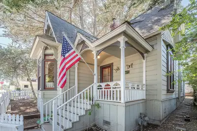 Image de 3704 Montre du navire ~ Marchez en ville! Charmante maison historique!