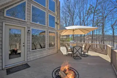Image de 3br Murrayville Lakefront Cabine w / bateau Slip!
