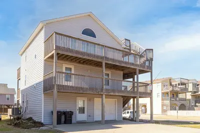 Image de K1470 Dollar Short. Étape Beach Access, piscine, bain à remous, table de billard, Wifi!