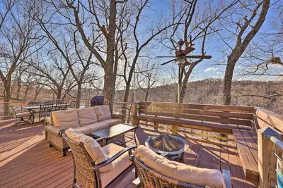 Image de Eucha House au bord du lac avec grande terrasse et quai privé!