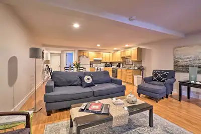 Image de Charming Grand Haven Apt w / View - Promenez-vous partout!