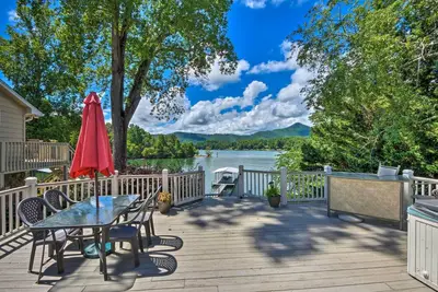 Image de Waterfront 2br Hiawassee Home w / Hot Tub!