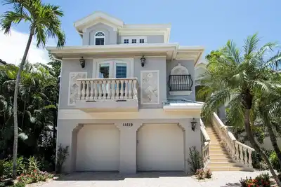 Image de Maison de luxe de 6 chambres, située au cœur du village de Captiva Island sur Andy Rosse Lane - Sorrento