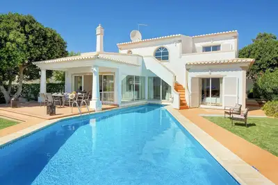 Image de Villa Adele - villa individuelle près de la plage et des magasins, avec piscine, climatisation, Wi-Fi et pingpong