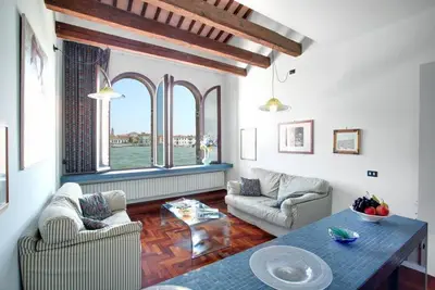 Image de Venise, Giudecca, confortable appartement pour 7 avec une vue magnifique sur le canal