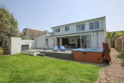 Image de Rip Curl - 6 Bed | Hot Tub* | Fire Pit | Coastal