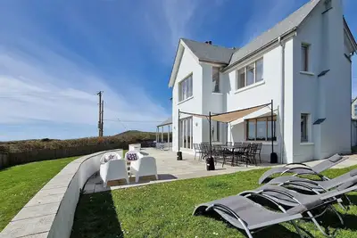 Image de Broad-De Sleeps 10 | Pet Friendly* | Near Beach