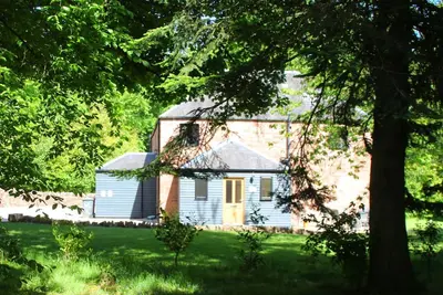 Image de Beau cottage ouvert au coeur des bois près de la plage et du golf.