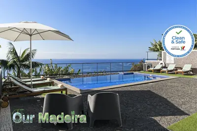 Image de A tranquil balcony over the ocean | Grayci’s House