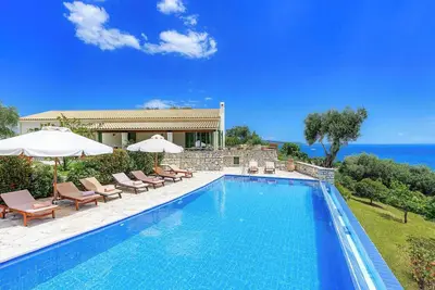 Image de Villa Fonesei - Cette villa comprend une piscine à débordement privée, vue sur la mer et Wi-Fi