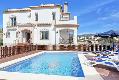 Image de Villa Mango - Cette villa spacieuse comprend une piscine privée, Wi-Fi & A / C