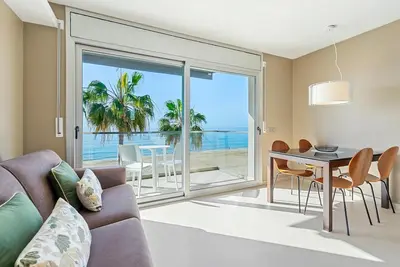 Appartement avec terrasse face plage et côté train
