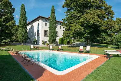 Image de Villa à Segromigno In Monte avec 8 chambres à coucher, 16 couchages