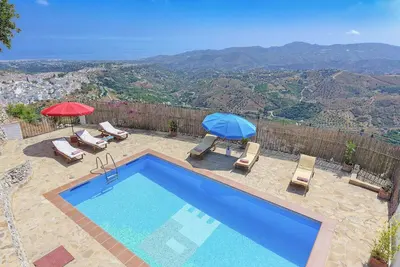 Image de Villa Lizar - Villa individuelle avec vue panoramique sur une piscine privée, Wi-Fi & A / C