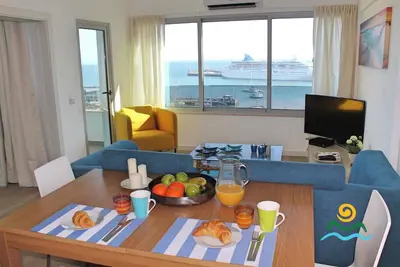 Image de Overlooking the Marina | Petronella Marina Apt