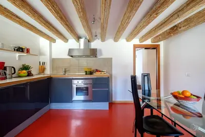 Image de Nouvel appartement au design moderne dans un quartier animé de Venise