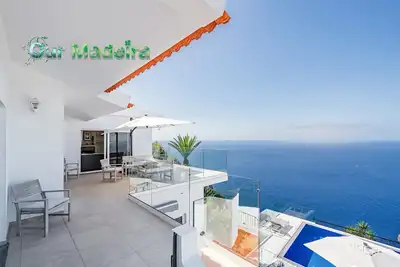 Image de Cliff Top Villa, Magnificent Seaview | Aquarela