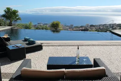 Image de Fabulous seaview, pool and games room | Villa Luz