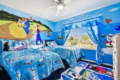 Image de 7 Bed Executive Lakeside Villa with Pool/Jacuzzi/Games Room